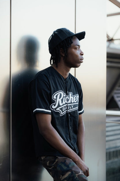 BLACK “RICHER DAILY” JERSEY